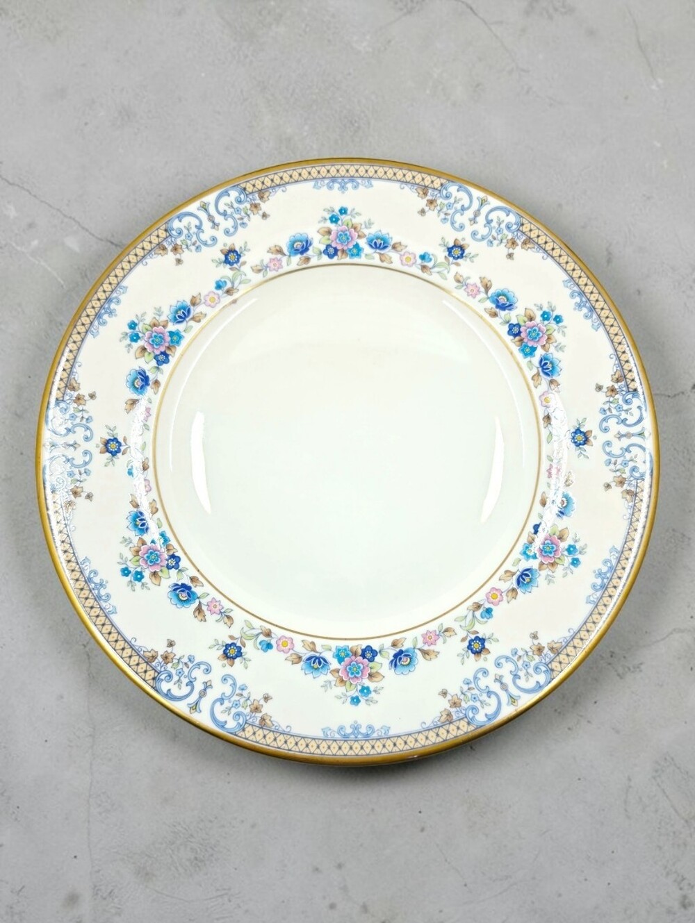 Minton Avonlea Pattern Dinner Plate Gold Rim Floral Border England